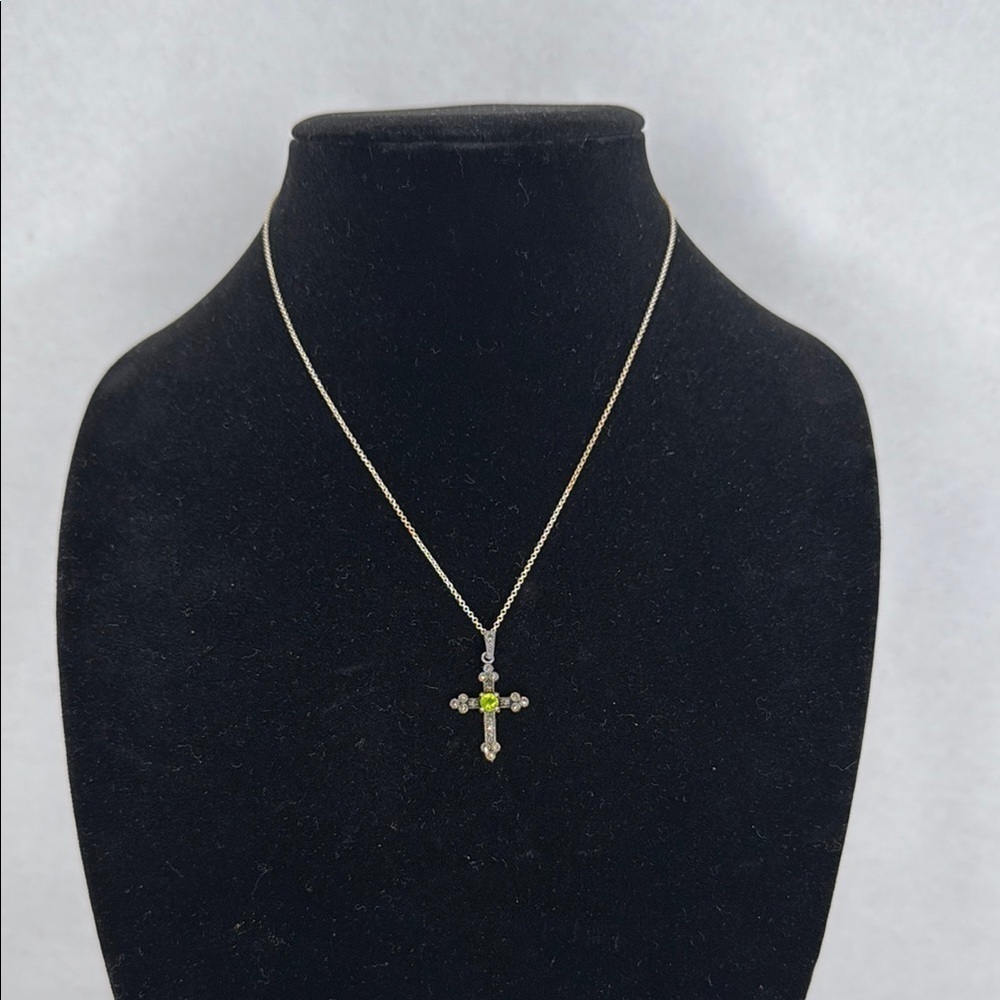 Vintage Estate 925 Sterling Silver Cross Necklace with Green Stone lot A57